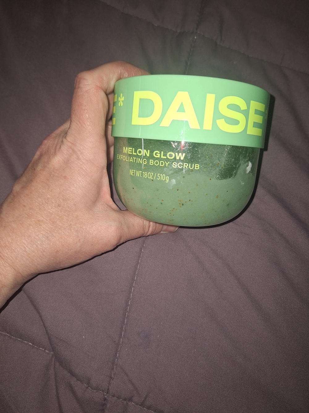 Daisy Melon Glow Exfoliating Body Scrub - Light Green